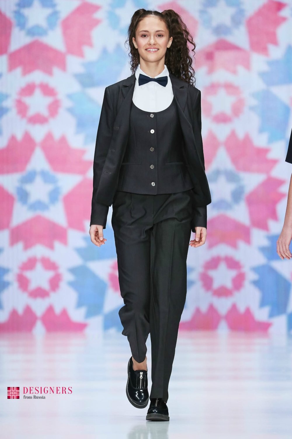 Школьный костюм для девочки с брюками