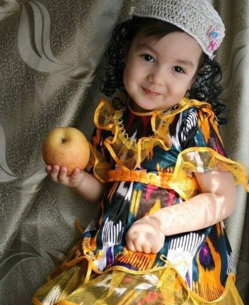 Таджикский модельер Хуршед Сатторов