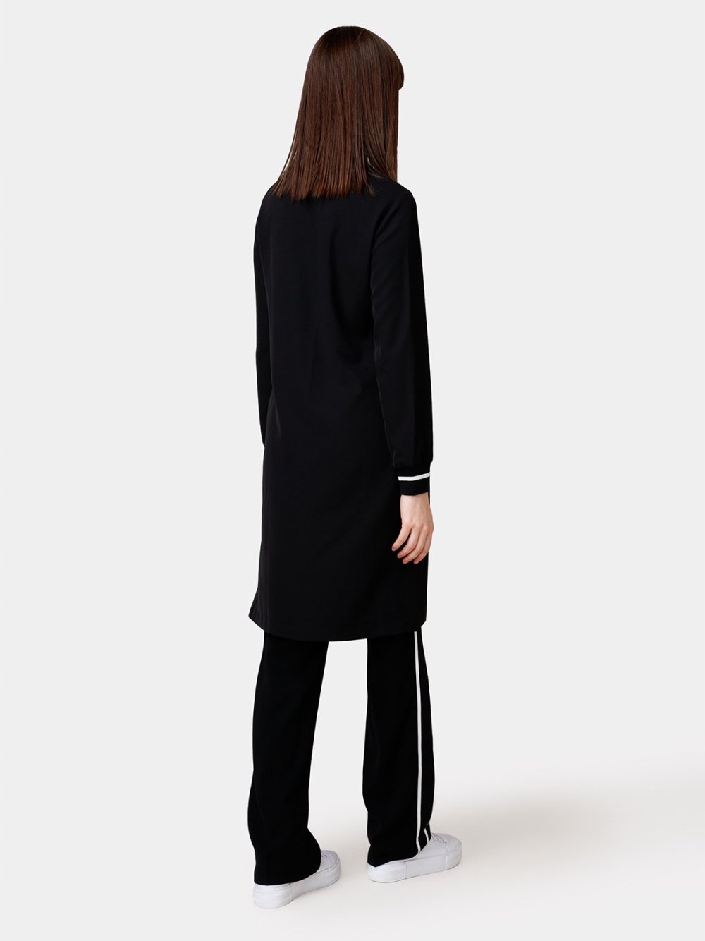 Трикотажное платье с разрезами по бокам