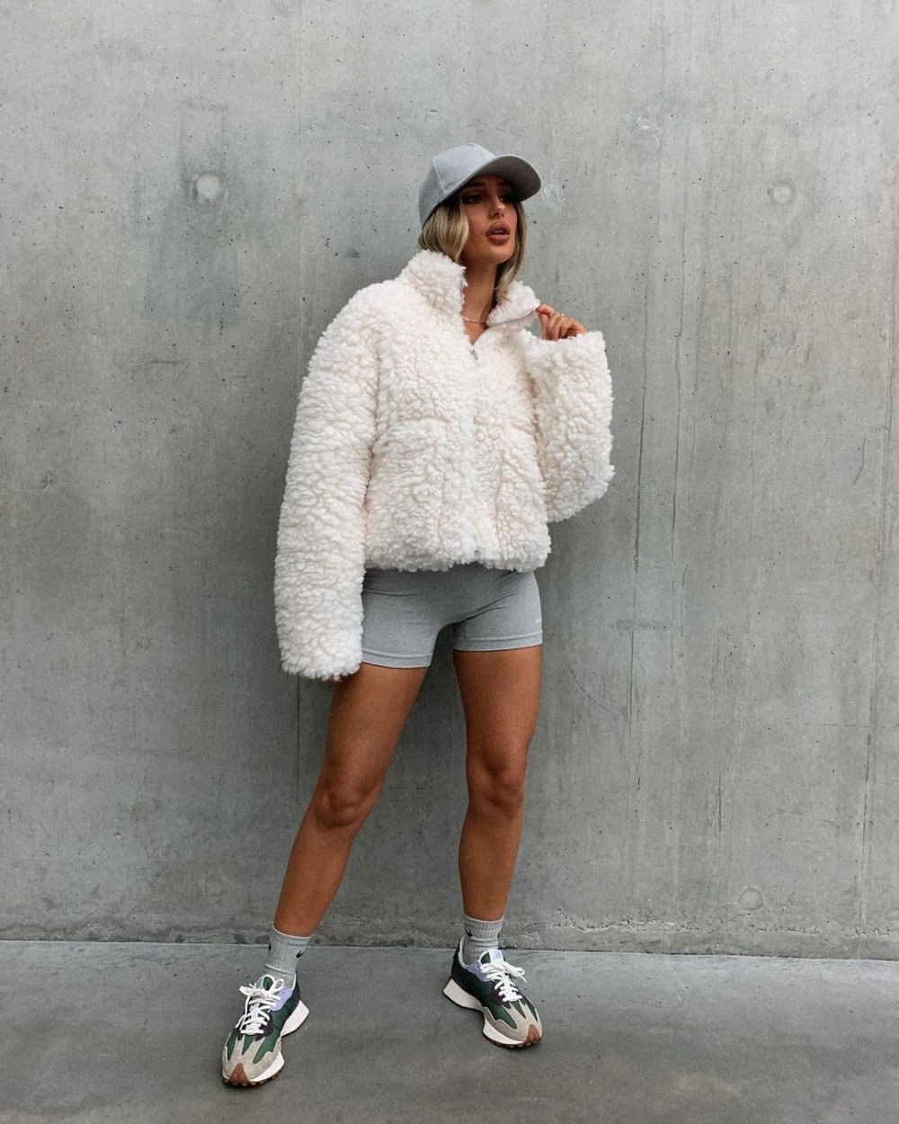 Мягкий кардиган с капюшоном