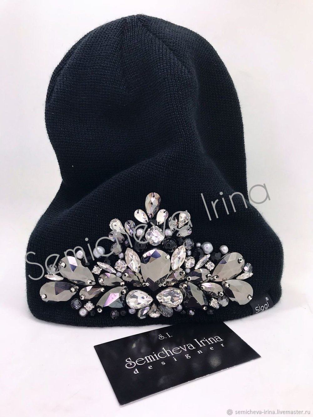 Шапка со стразами