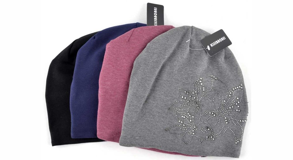 Шапка со знаком мира серая