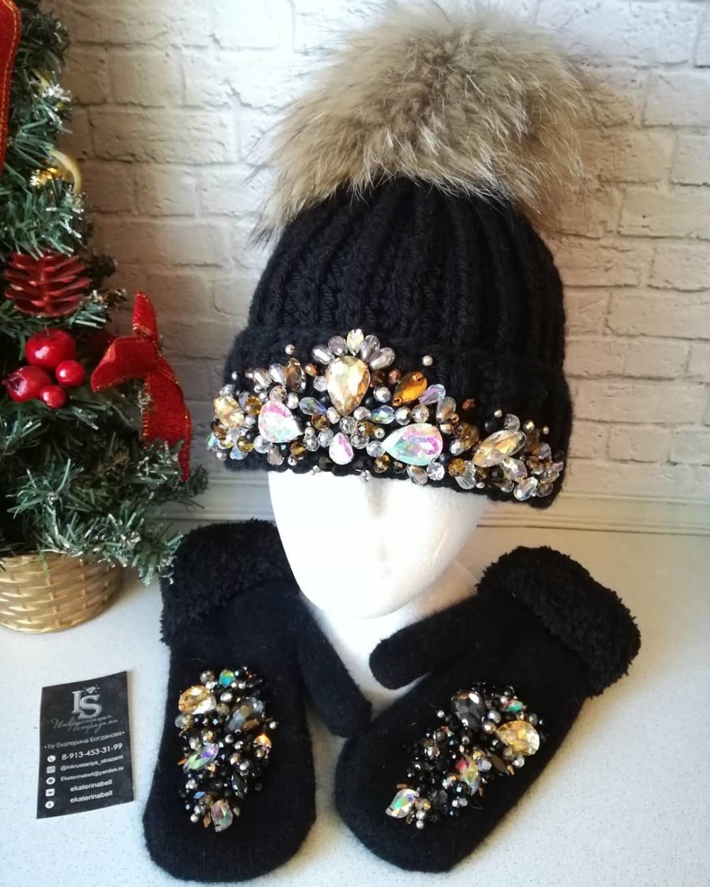 Шапка женская с кристаллами Сваровски