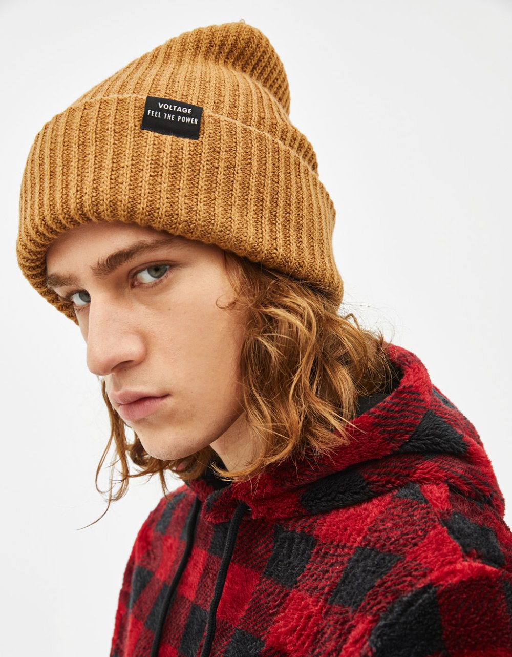 Смешные вязаные шапки желтые