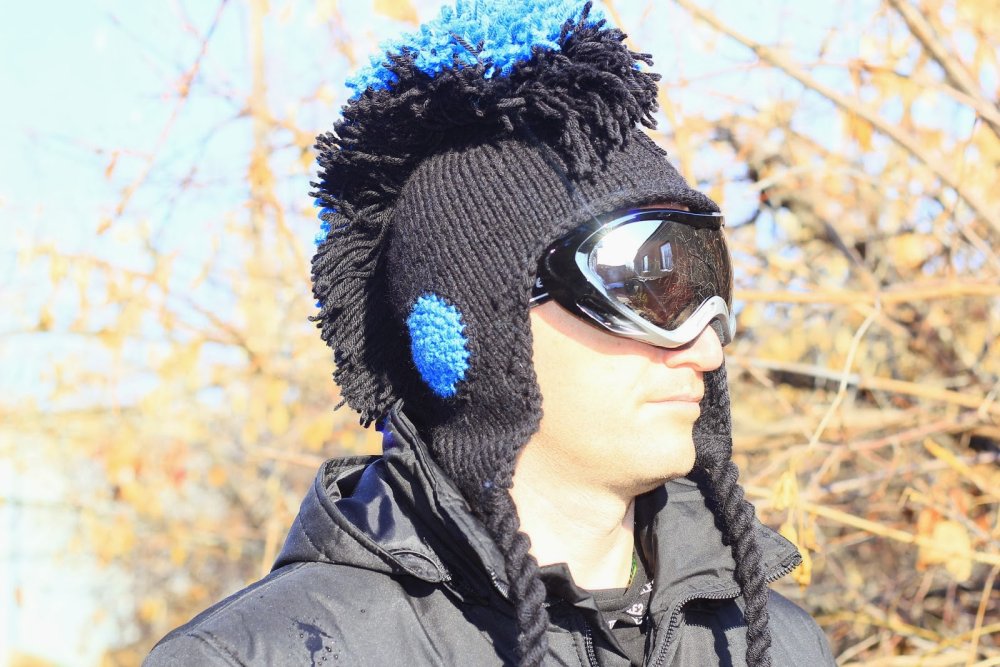 Девушка в темных очках