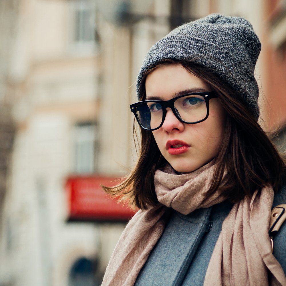 Девушка в шапке