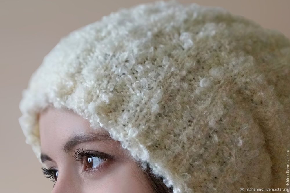Шапочки из буклированной пряжи