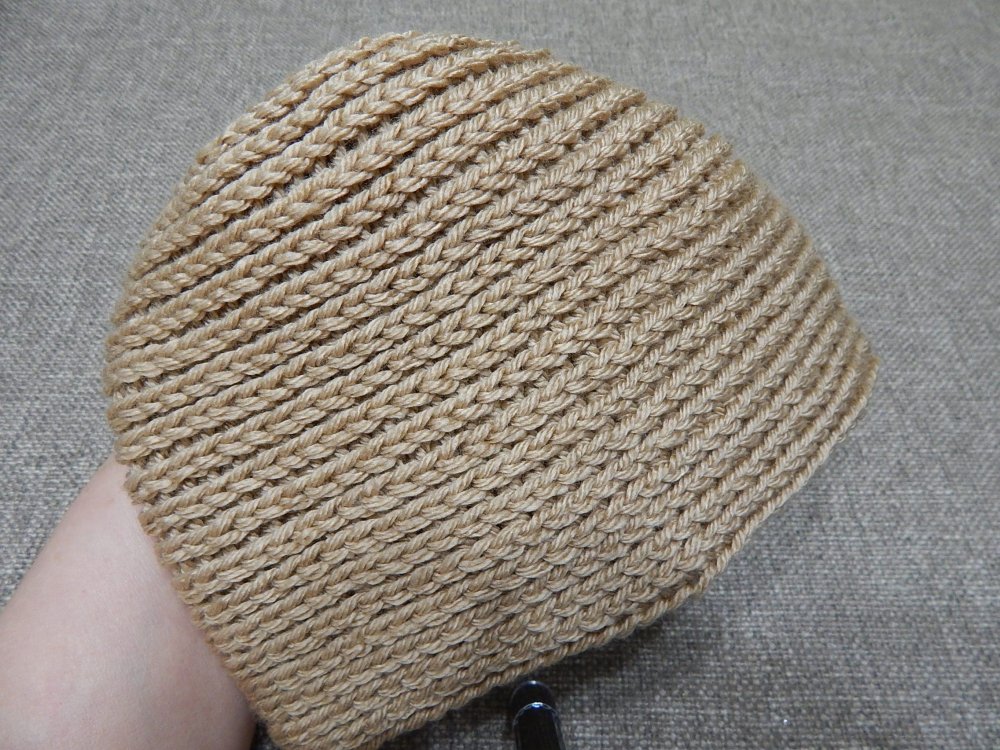 Берет рельефными столбиками