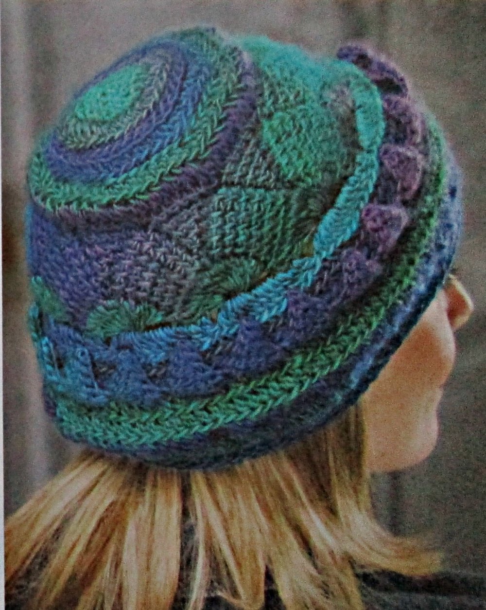 Шапка крючком цветная