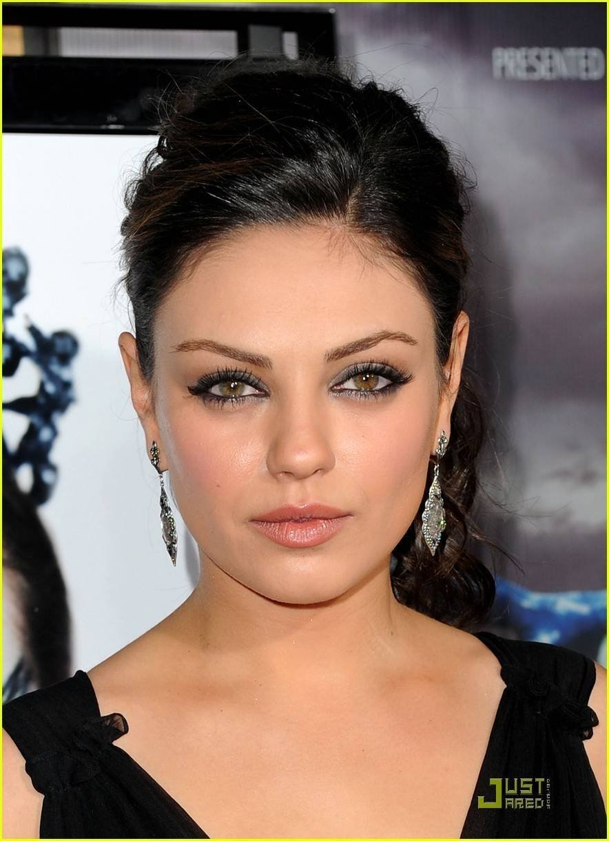 Мила Кунис макияж глаз