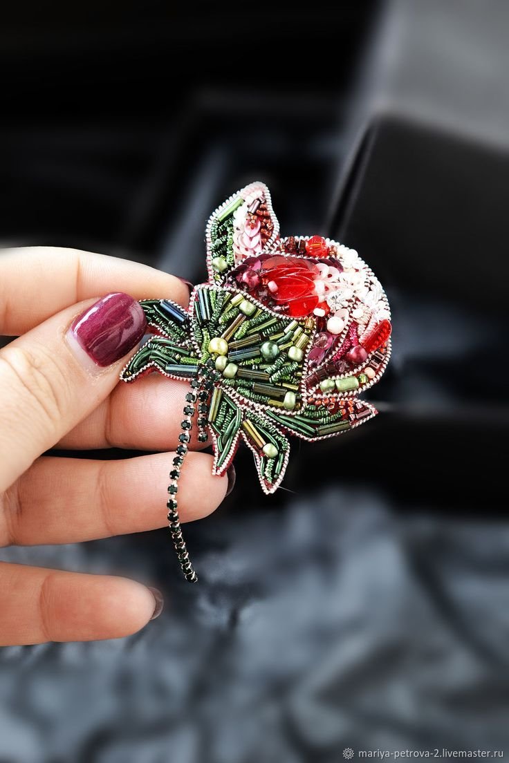 Пион бисером брошь