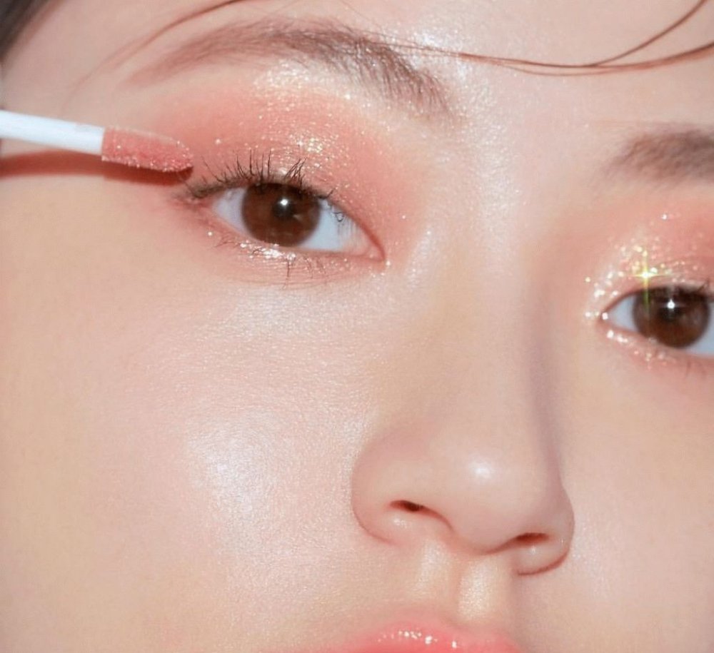 Корейский макияж с блестками