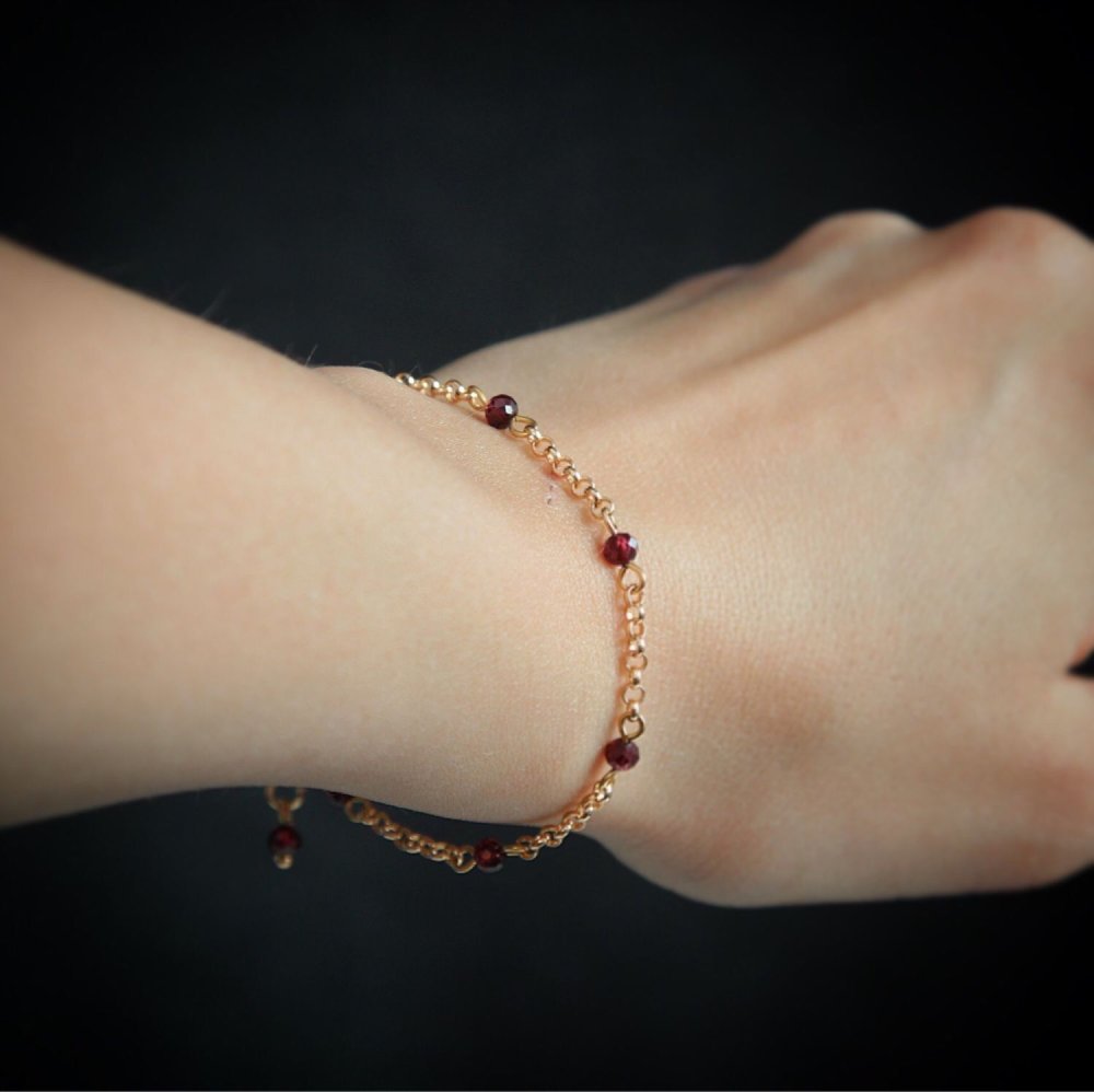 Браслеты с гранатом в золоте