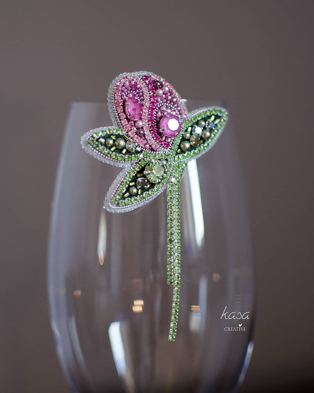 Брошь пион из бисера