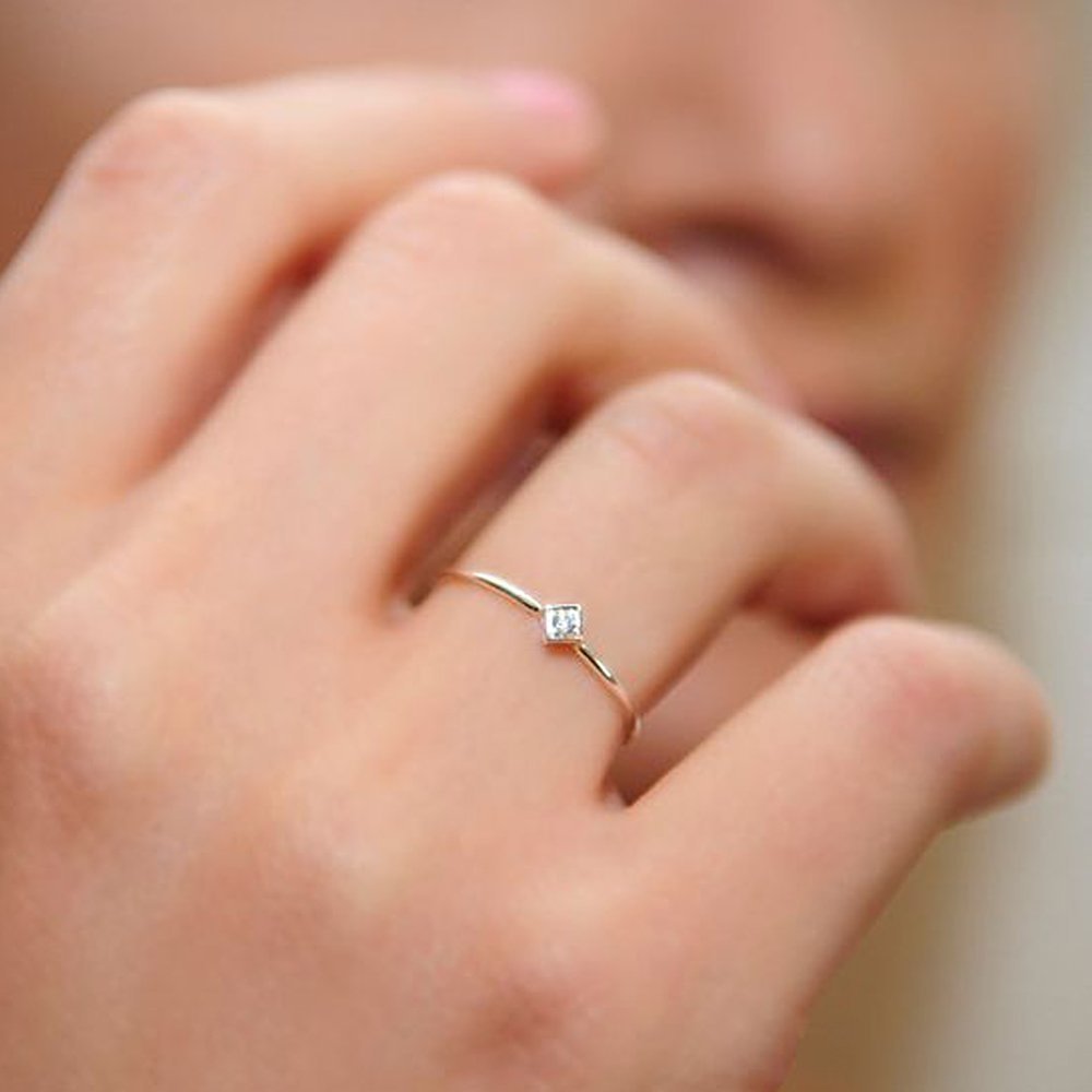 кольцо помолвочное женское фото