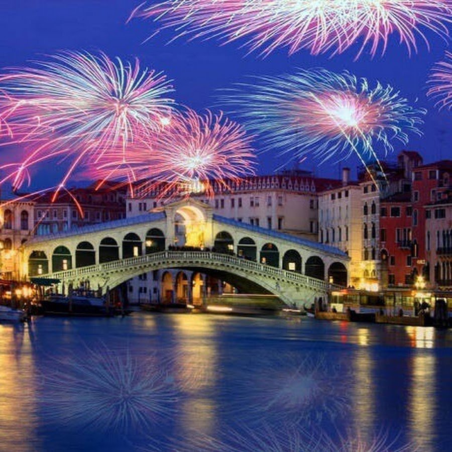 Новый год в Италии салют Колизей