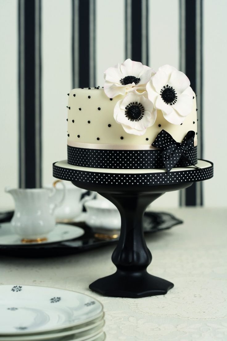 День рождения в черном стиле