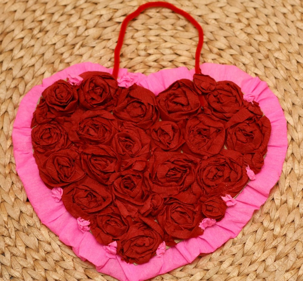 Сердечко из бумаги из бумажных розочек своими