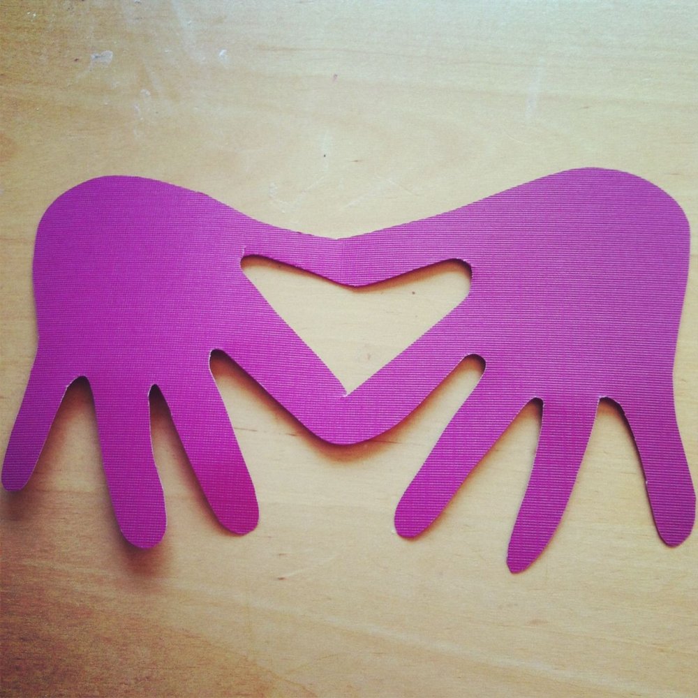 Сердечко в ладошках