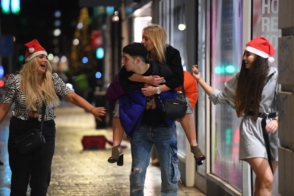 Новый год в Англии люди