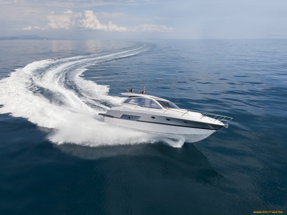 Катер по морю