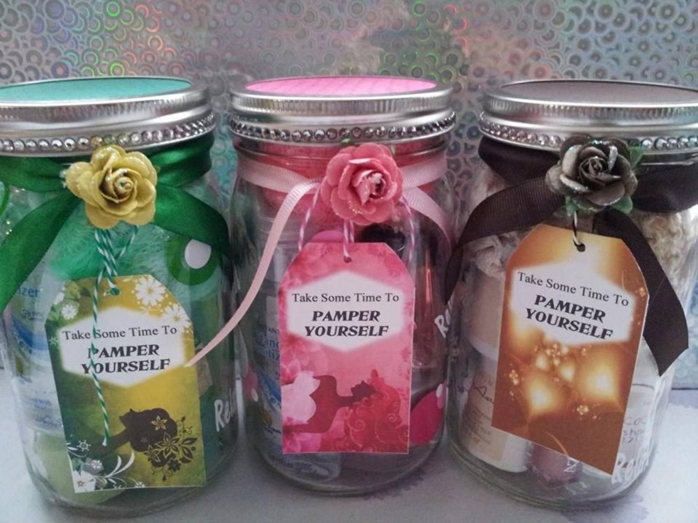 Деньги в банке подарок