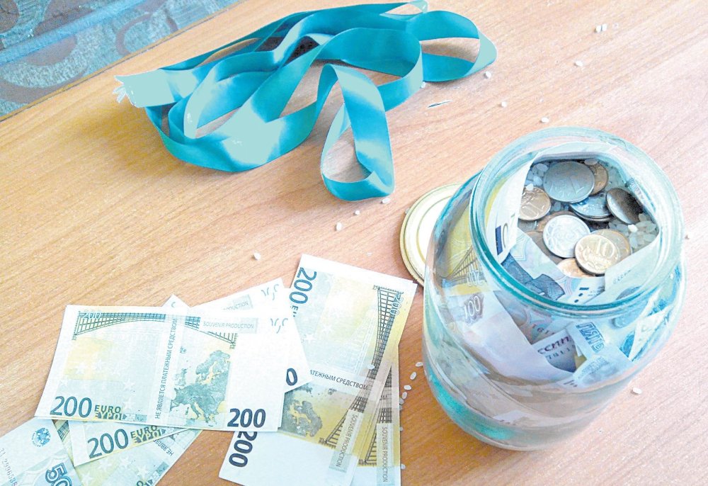 Деньги в банке подарок