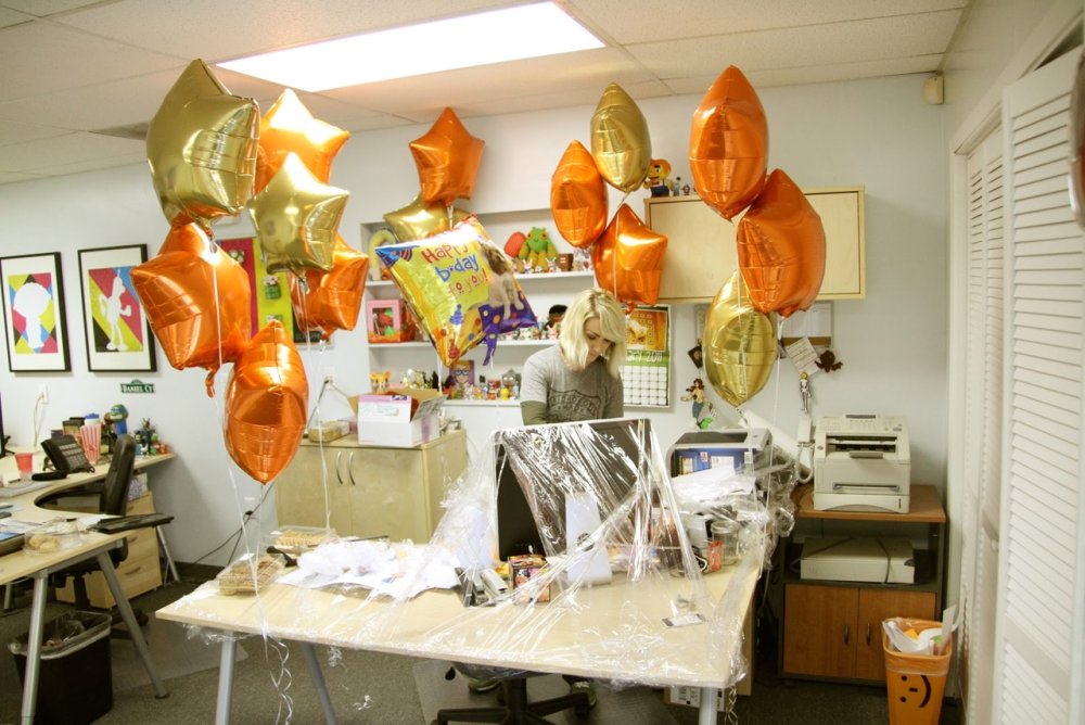 Украшения на сотрудниках