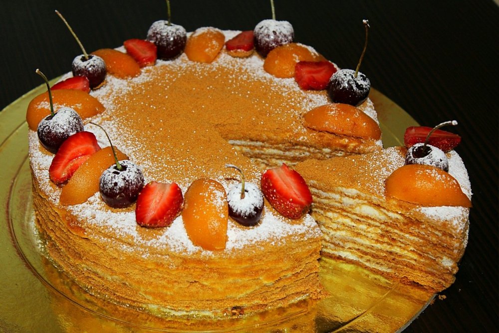 Медовый торт со свечой