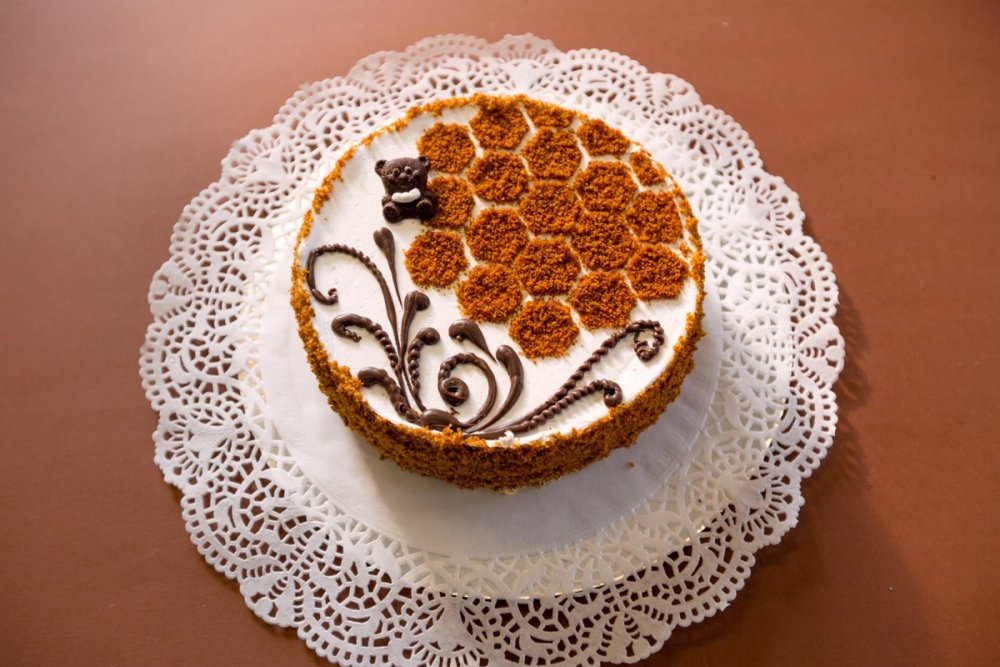 Украшение медового торта