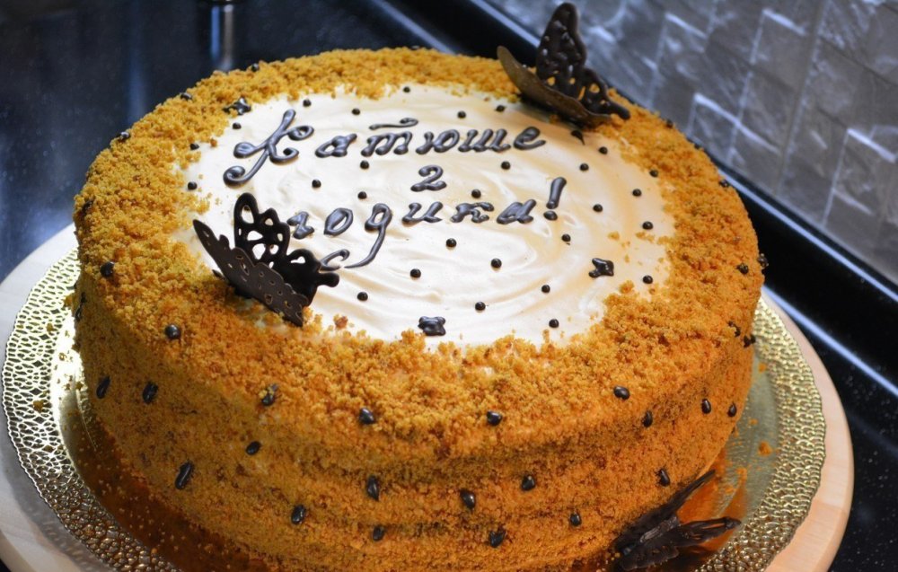 Украшение торта медовик