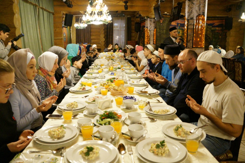 Татары за столом